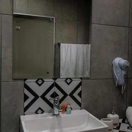 Maroula 아파트호텔