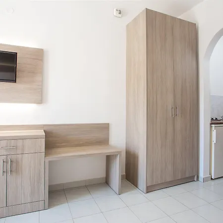 Aparthotel Maroula