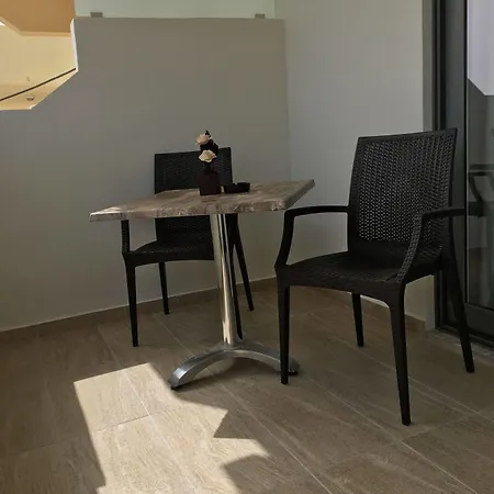 Maroula Aparthotel