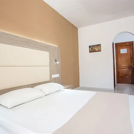 Maroula Aparthotel 2*