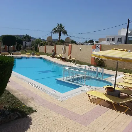 Apart Otel Maroula 4*