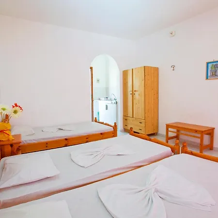 Apartmanhotel Maroula 4*